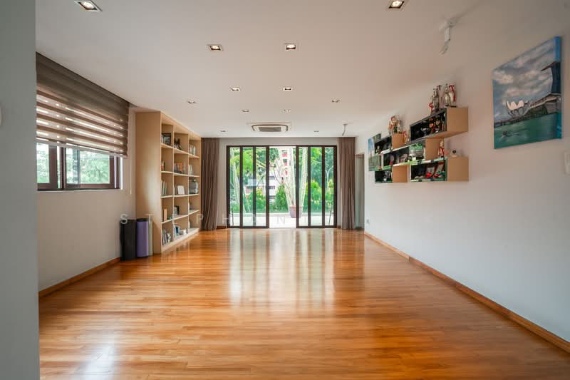 Charming 2.5 storey Detached in Move in Condition, Prime location, No west Sun, Regular Plot, Wide frontage, 6 Bedrooms, 6,572 sqft, Detached House For Sale, by Stephanie Tok, 500103173 - Living Room - PropertyGuru.com.sg