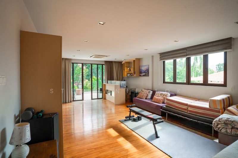 Charming 2.5 storey Detached in Move in Condition, Prime location, No west Sun, Regular Plot, Wide frontage, 6 Bedrooms, 6,572 sqft, Detached House For Sale, by Stephanie Tok, 500103173 - Living Room - PropertyGuru.com.sg