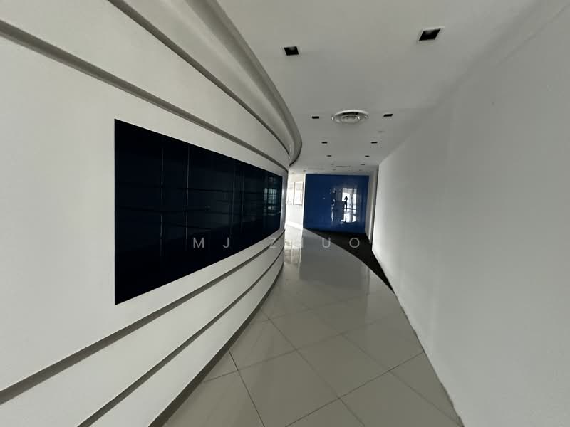 Gateway West, 150 Beach Road, 11,644 sqft, Office For Rent, by MJ Zhuo, 500103197 - Corridor - CommercialGuru.com.sg