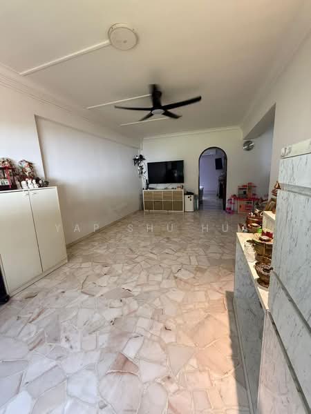 412 Yishun Ring Road, 412 Yishun Ring Road, 3 Bedrooms, 1,345 sqft, HDB Flat For Sale, by Yap Shu Hua, 500103212 - Living Room - PropertyGuru.com.sg