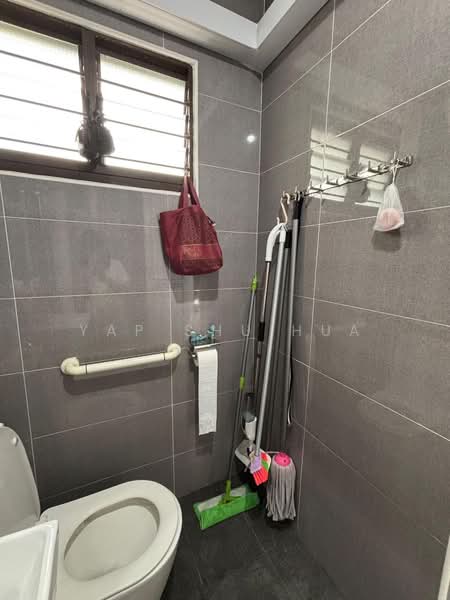 412 Yishun Ring Road, 412 Yishun Ring Road, 3 Bedrooms, 1,345 sqft, HDB Flat For Sale, by Yap Shu Hua, 500103212 - Bathroom - PropertyGuru.com.sg