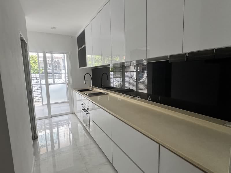 Jalan Naung, , 4 Bedrooms, 1,643 sqft, Terraced House For Rent, by Angela Pai, 500103216 - Kitchen - PropertyGuru.com.sg