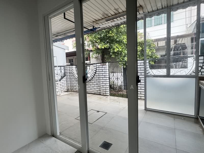 Jalan Naung, , 4 Bedrooms, 1,643 sqft, Terraced House For Rent, by Angela Pai, 500103216 - Exterior - PropertyGuru.com.sg