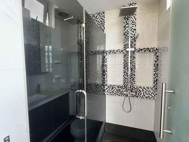 Jalan Naung, , 4 Bedrooms, 1,643 sqft, Terraced House For Rent, by Angela Pai, 500103216 - Bathroom - PropertyGuru.com.sg