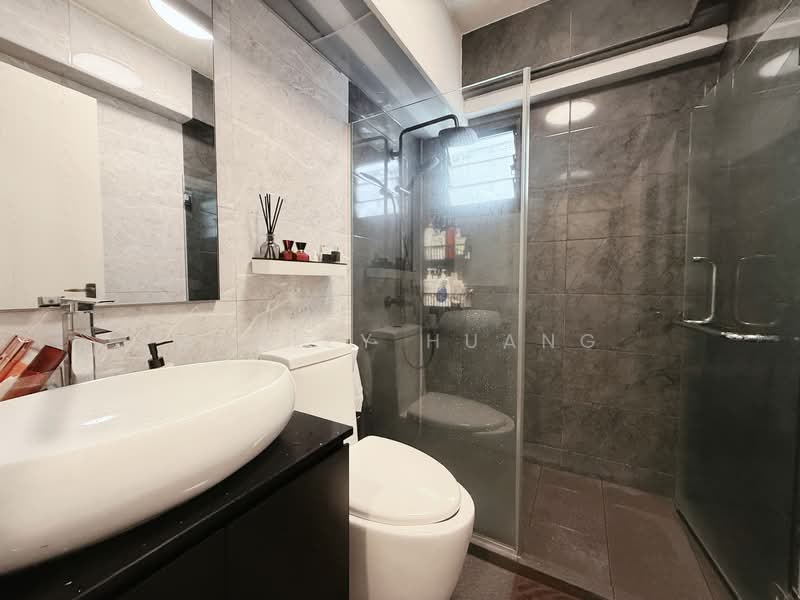 265D Punggol Way, 265D Punggol Way, 3 Bedrooms, 990 sqft, HDB Flat For Sale, by Ashley Huang, 500103223 - Master Bathroom - PropertyGuru.com.sg