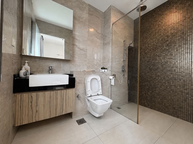 Freehold 5 bed cluster house with Pool & Private Lift walking distance to Kovan MRT, , 5 Bedrooms, 4,446 sqft, Cluster House For Sale, by Deane Cui, 500103228 - Bathroom - PropertyGuru.com.sg