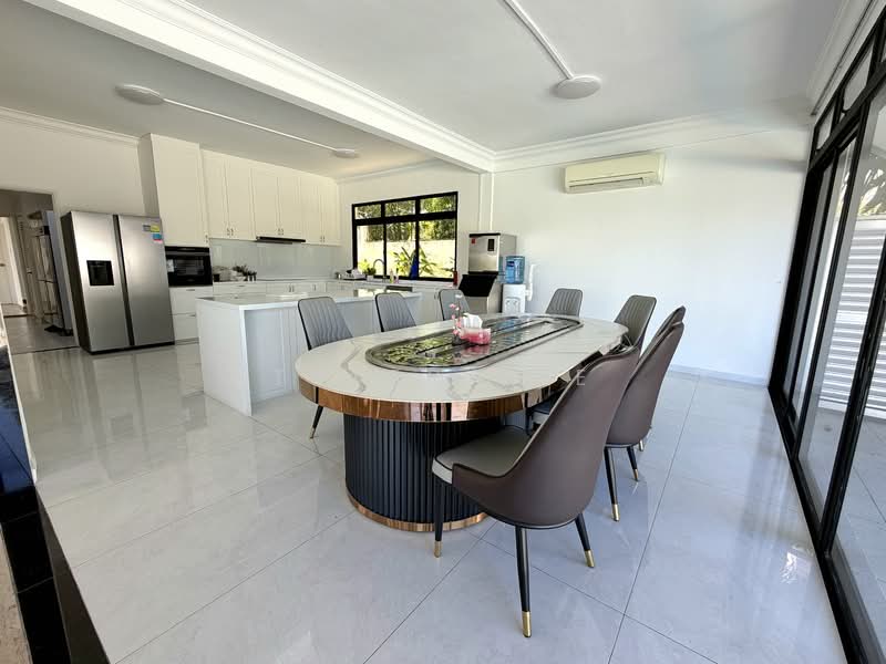 Hilltop Bukit Timah GCB with Unblocked View & Pool in Fourth / Sixth Avenue GCBA, , 5 Bedrooms, 12,824 sqft, Good Class Bungalow For Rent, by Tyler Lee, 500103232 - Kitchen - PropertyGuru.com.sg