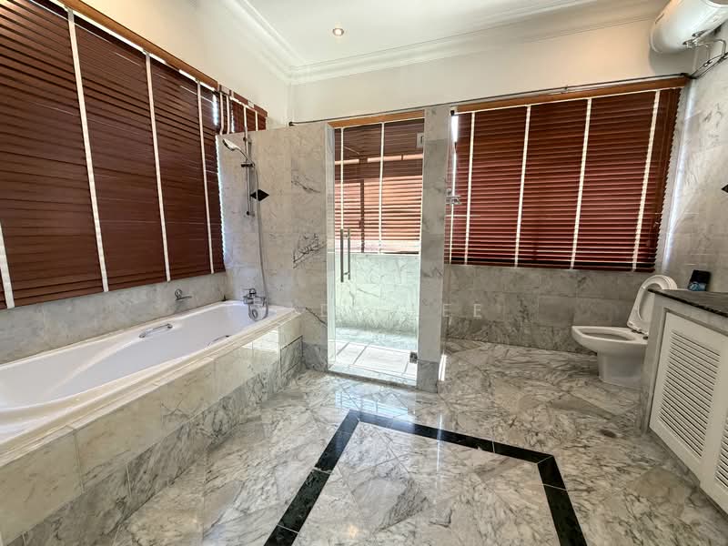 Hilltop Bukit Timah GCB with Unblocked View & Pool in Fourth / Sixth Avenue GCBA, , 5 Bedrooms, 12,824 sqft, Good Class Bungalow For Rent, by Tyler Lee, 500103232 - Bathroom - PropertyGuru.com.sg