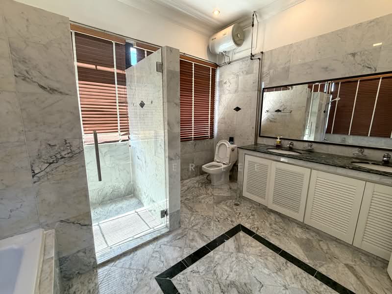 Hilltop Bukit Timah GCB with Unblocked View & Pool in Fourth / Sixth Avenue GCBA, , 5 Bedrooms, 12,824 sqft, Good Class Bungalow For Rent, by Tyler Lee, 500103232 - Bathroom - PropertyGuru.com.sg