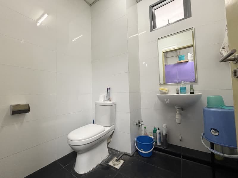 North Spring Bizhub, 11 Yishun industrial Street 1, 1,539 sqft, Light Industrial (B1) For Sale, by Clinton Lim, 500103246 - Bathroom - CommercialGuru.com.sg