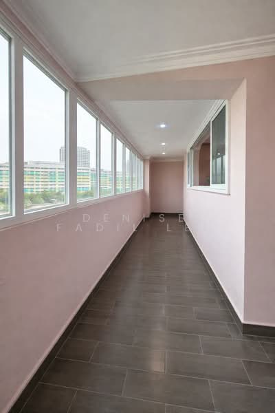 807 Woodlands Street 81, 807 Woodlands Street 81, 4 Bedrooms, 2,066 sqft, HDB Flat For Sale, by Denise Fadil Lee, 500103247 - Balcony - PropertyGuru.com.sg