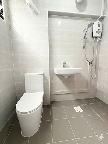 Blk 113 Lengkong Tiga, , 4 Bedrooms, 1,322 sqft, HDB Flat For Sale, by Cindy Fu 付小姐, 500103260 - Bathroom - PropertyGuru.com.sg