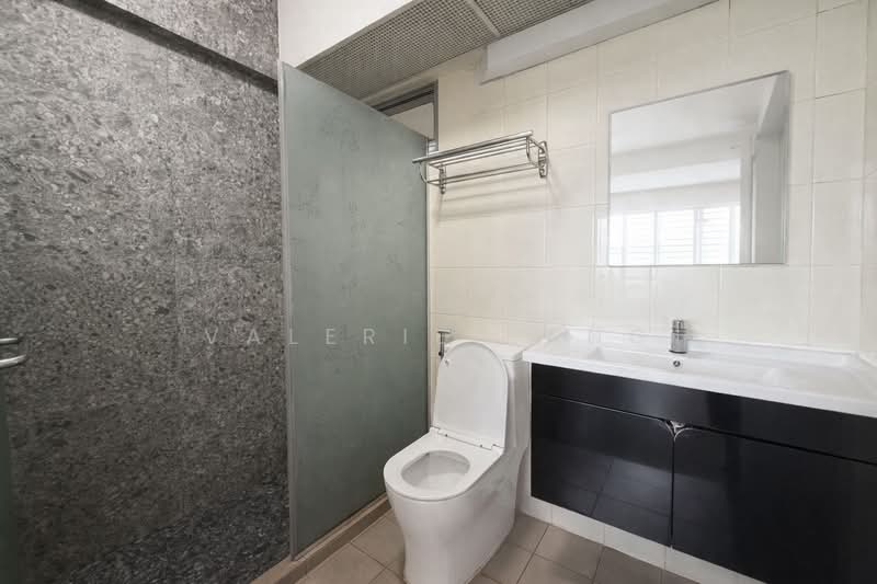 272C Punggol Walk, 272C Punggol Walk, 3 Bedrooms, 1,001 sqft, HDB Flat For Sale, by Valerie Kang, 500103267 - Bathroom - PropertyGuru.com.sg