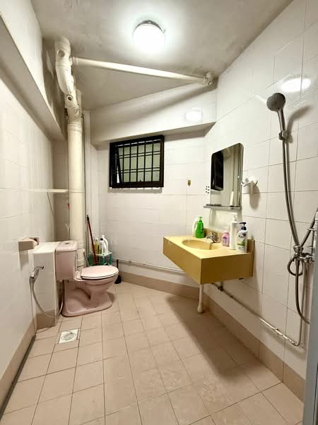 293 Bishan Street 22, 293 Bishan Street 22, 3 Bedrooms, 1,076 sqft, HDB Flat For Sale, by Yiew Chiou Ling Lynn, 500103280 - Bathroom - PropertyGuru.com.sg