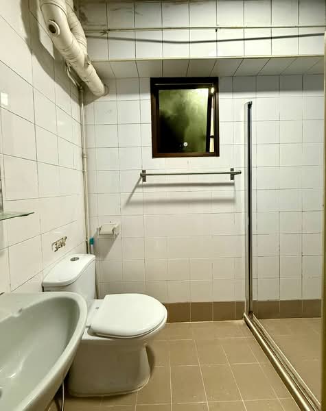 293 Bishan Street 22, 293 Bishan Street 22, 3 Bedrooms, 1,076 sqft, HDB Flat For Sale, by Yiew Chiou Ling Lynn, 500103280 - Bathroom - PropertyGuru.com.sg