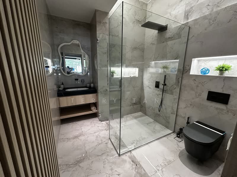 Interlocal Centre, 100G Pasir Panjang Road, 1,636 sqft, Light Industrial (B1) For Rent, by Terry Tan, 500103283 - Bathroom - CommercialGuru.com.sg