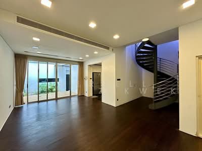 For Rent - Holland Mews