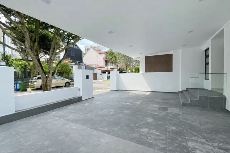 For Rent - Spacious Landed Rental in Serangoon Gardens!