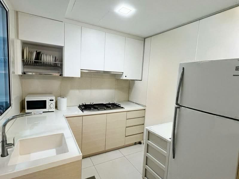 Waterview, 79 Tampines Avenue 1, 2 Bedrooms, 926 sqft, Condominium For Sale, by Kelly Tan, 500103316 - Kitchen - PropertyGuru.com.sg
