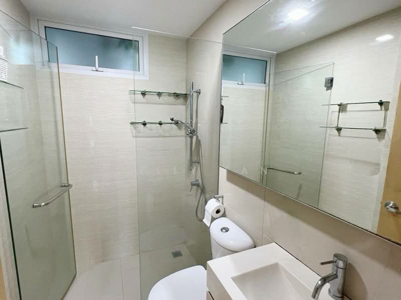 Waterview, 79 Tampines Avenue 1, 2 Bedrooms, 926 sqft, Condominium For Sale, by Kelly Tan, 500103316 - Bathroom - PropertyGuru.com.sg