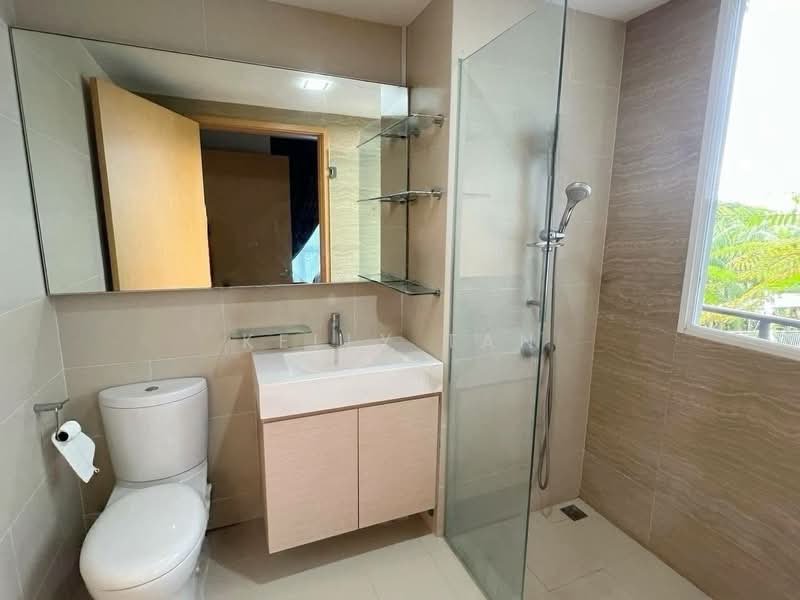 Waterview, 79 Tampines Avenue 1, 2 Bedrooms, 926 sqft, Condominium For Sale, by Kelly Tan, 500103316 - Bathroom - PropertyGuru.com.sg