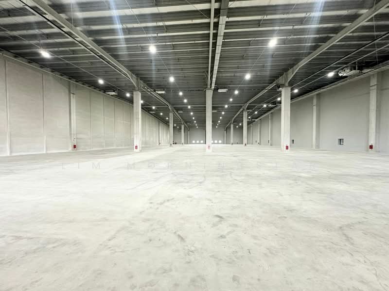 Ground Floor 109,505 sft Industrial Space