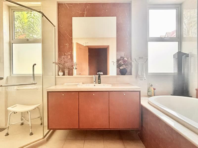 ✨LANDED ELITE✨ Bukit Timah / Watten Estate, , 5 Bedrooms, 5,000 sqft, Detached House For Sale, by Micah Leong, 500103336 - Bathroom - PropertyGuru.com.sg