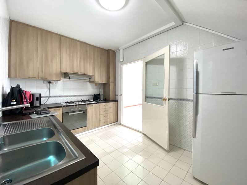 Siglap Center, 55 Siglap Road, 3 Bedrooms, 1,290 sqft, Apartment For Rent, by Cheryl Phua, 500103338 - Kitchen - PropertyGuru.com.sg