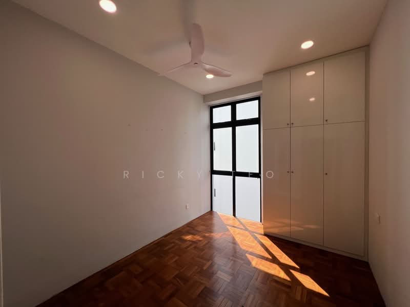 Holland Hill Park, 7A Holland Hill, 3 Bedrooms, 1,282 sqft, Condominium For Sale, by Ricky Teo, 500103343 - Bedroom - PropertyGuru.com.sg