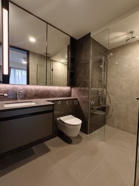 Tembusu Grand, 92 Jalan Tembusu, 2 Bedrooms, 667 sqft, Condominium For Rent, by Gerald Wu, 500103359 - Master Bathroom - PropertyGuru.com.sg