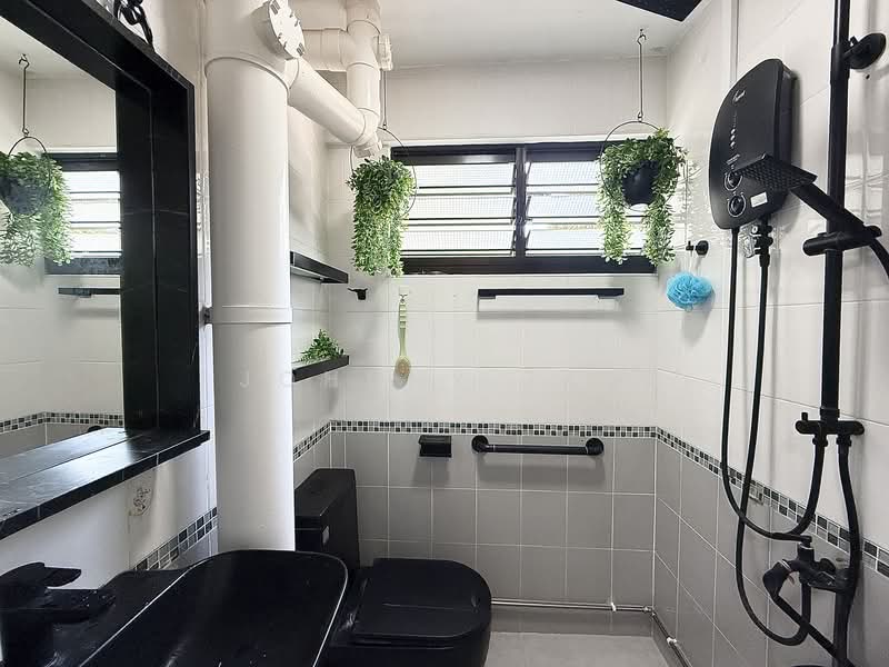 211 Yishun Street 21, 211 Yishun Street 21, 2 Bedrooms, 721 sqft, HDB Flat For Sale, by Johnny Tan, 500103366 - Bathroom - PropertyGuru.com.sg