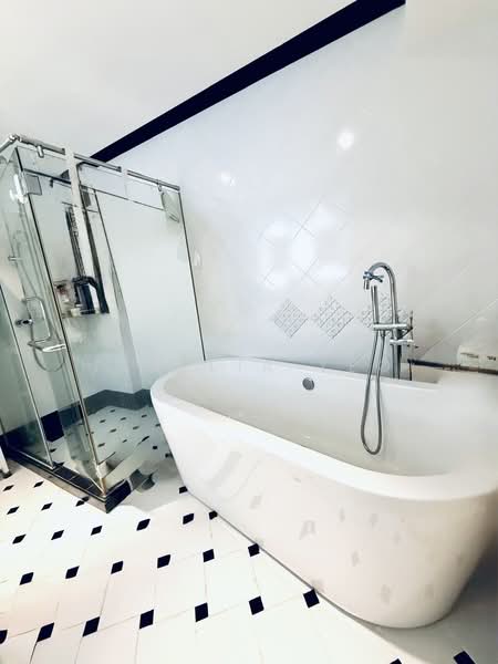 Townhouse Apartments, 139 Cavenagh Road, 4 Bedrooms, 2,368 sqft, Apartment For Sale, by Fidelia Yeo, 500103377 - Bathroom - PropertyGuru.com.sg