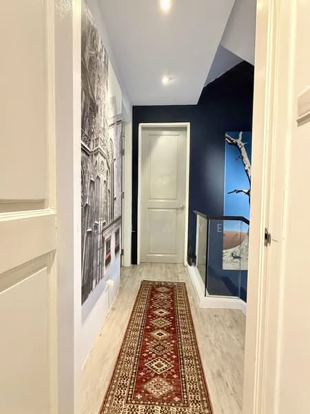 Townhouse Apartments, 139 Cavenagh Road, 4 Bedrooms, 2,368 sqft, Apartment For Sale, by Fidelia Yeo, 500103377 - Bedroom landing  - PropertyGuru.com.sg