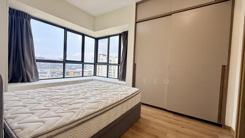 Coco Palms, 17 Pasir Ris Grove, 2 Bedrooms, 743 sqft, Condominium For Rent, by Julian Teo, 500103402 - Bedroom - PropertyGuru.com.sg