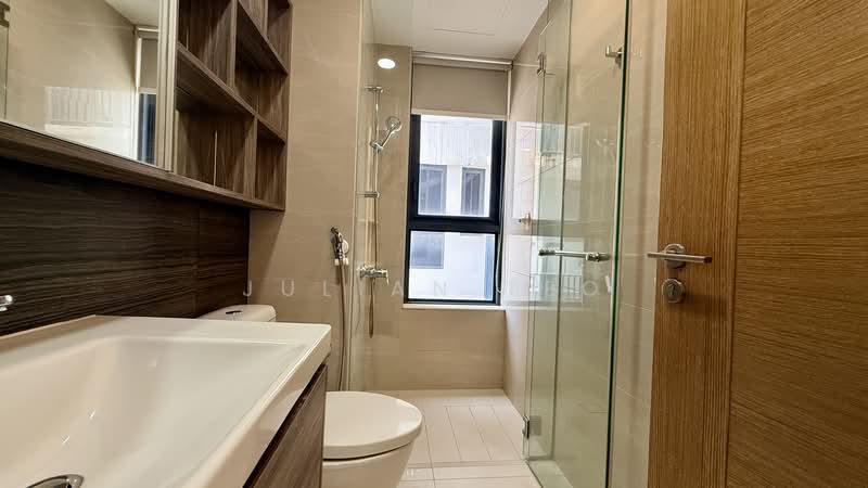 Coco Palms, 17 Pasir Ris Grove, 2 Bedrooms, 743 sqft, Condominium For Rent, by Julian Teo, 500103402 - Bathroom - PropertyGuru.com.sg