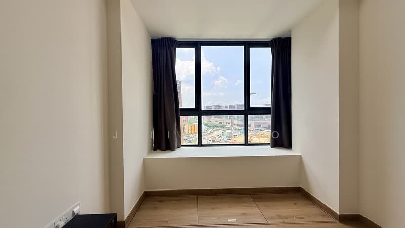 Coco Palms, 17 Pasir Ris Grove, 2 Bedrooms, 743 sqft, Condominium For Rent, by Julian Teo, 500103402 - Bedroom - PropertyGuru.com.sg