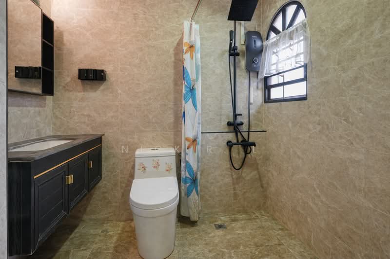 Grande Vista, 2 Cactus Drive, 4 Bedrooms, 2,024 sqft, Condominium For Sale, by Nick R. L, 500103416 - Bathroom - PropertyGuru.com.sg