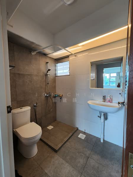 90A Telok Blangah Street 31, 90A Telok Blangah Street 31, 3 Bedrooms, 1,001 sqft, HDB Flat For Sale, by Jon Chin 陈建扬, 500103426 - Bathroom - PropertyGuru.com.sg