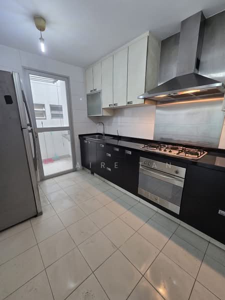 The Linear, 880 Upper Bukit Timah Road, 3 Bedrooms, 1,593 sqft, Apartment For Sale, by Claire Tan, 500103441 - Kitchen - PropertyGuru.com.sg