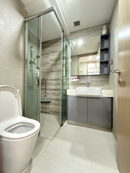 High Park Residences, 27 Fernvale Road, 2 Bedrooms, 667 sqft, Condominium For Rent, by Christine Nga, 500103446 - Bathroom - PropertyGuru.com.sg