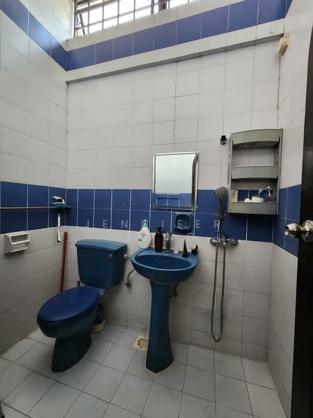 Only $19xx PSF Freehold Corner Terrace Near MRT, Lor Marican, Lor Marzuki, Jalan Kechot, Jalan Eunos, Kembangan, 4 Bedrooms, 2,300 sqft, Corner Terrace For Sale, by Jennifer Leong, 500103454 - Bathroom - PropertyGuru.com.sg