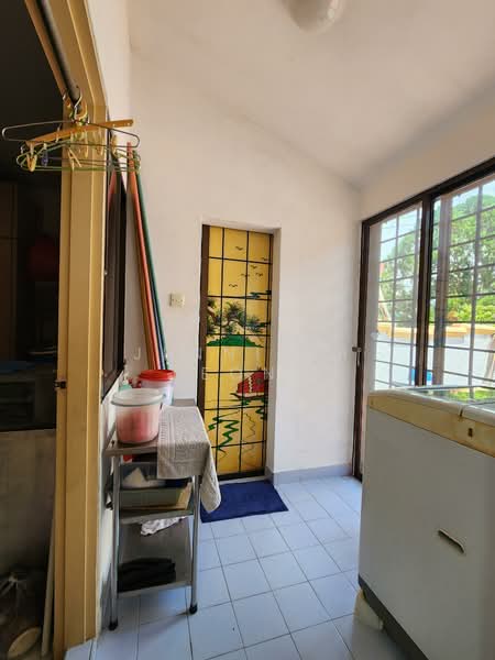 Only $18xx PSF Freehold Corner Terrace Near MRT, Lor Marican, Lor Marzuki, Jalan Kechot, Jalan Eunos, Kembangan, 4 Bedrooms, 2,300 sqft, Corner Terrace For Sale, by Jennifer Leong, 500103454 - Yard - PropertyGuru.com.sg