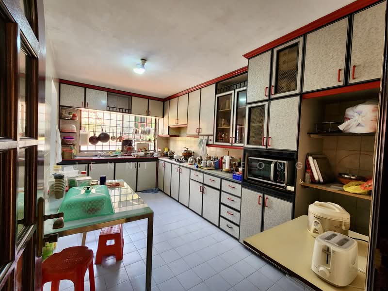 Only $18xx PSF Freehold Corner Terrace Near MRT, Lor Marican, Lor Marzuki, Jalan Kechot, Jalan Eunos, Kembangan, 4 Bedrooms, 2,300 sqft, Corner Terrace For Sale, by Jennifer Leong, 500103454 - Kitchen - PropertyGuru.com.sg