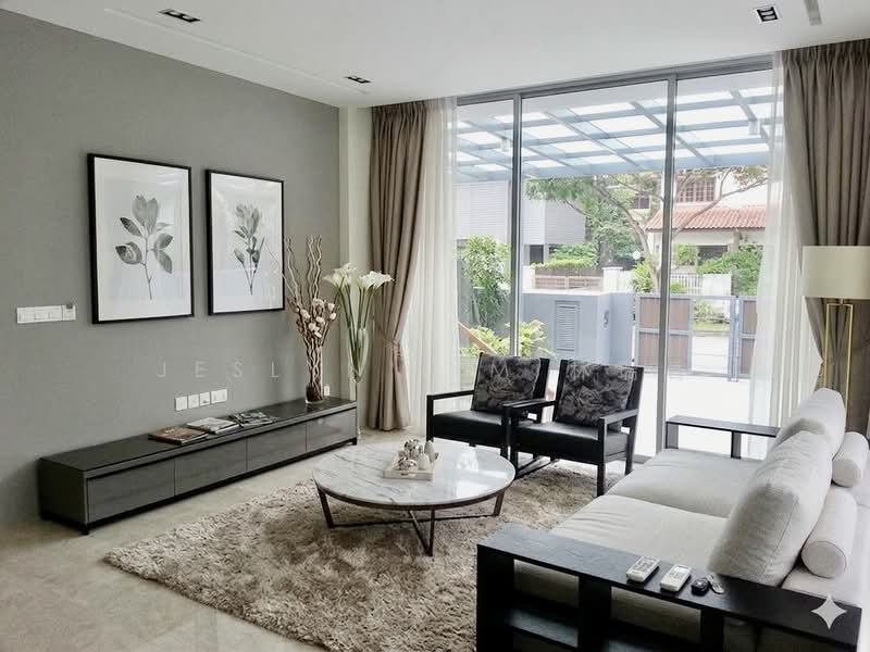 Semi Detached Jalan Tupai / One Tree Hills Estate, Jalan Tupai, 6 Bedrooms, 4,860 sqft, Semi-Detached House For Rent, by Jeslyn Lim 林瑞香, 500103458 - Living Room - PropertyGuru.com.sg