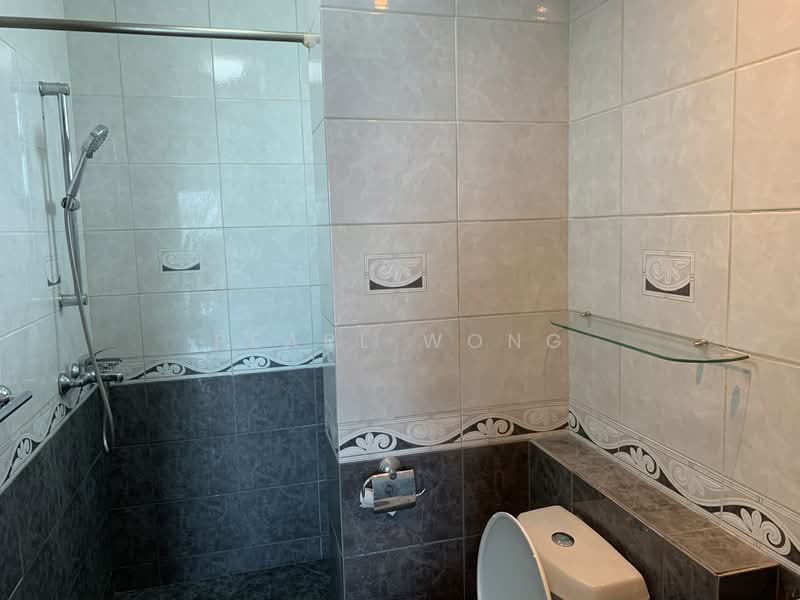 Spring Grove, 53 Grange Road, 2 Bedrooms, 1,012 sqft, Condominium For Rent, by Pearl Wong, 500103469 - Bathroom - PropertyGuru.com.sg