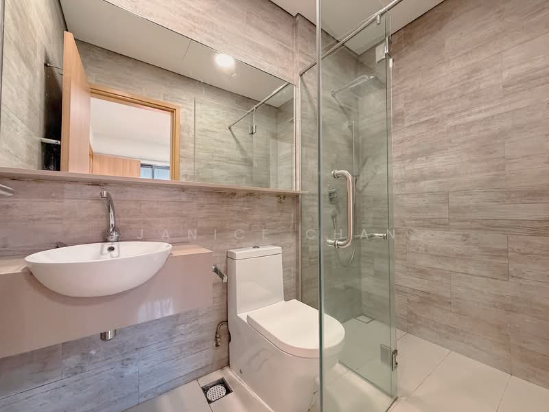 Flora View, 1 Ang Mo Kio Street 66, 3 Bedrooms, 1,023 sqft, Apartment For Sale, by Janice Chan, 500103476 - Master Bathroom - PropertyGuru.com.sg