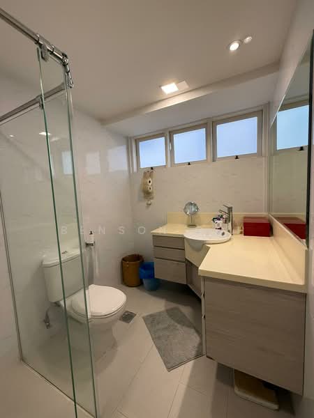 ★ Serangoon Garden Estate ★ Lovingly Maintained Semi-Detached ★, Serangoon Garden Estate, 5 Bedrooms, 5,000 sqft, Semi-Detached House For Sale, by Benson Goh, 500103477 - Bathroom - PropertyGuru.com.sg