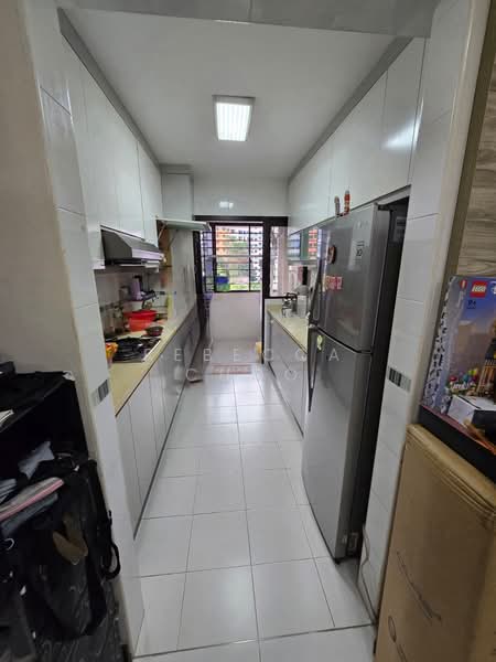 487 Segar Road, 487 Segar Road, 3 Bedrooms, 990 sqft, HDB Flat For Sale, by Rebecca Choo, 500103478 - Kitchen - PropertyGuru.com.sg