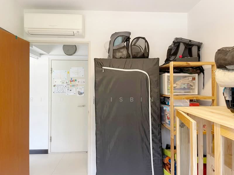 868C Tampines Avenue 8, 868C Tampines Avenue 8, 2 Bedrooms, 721 sqft, HDB Flat For Sale, by Risdian Isbintara, 500103493 - Bedroom - PropertyGuru.com.sg