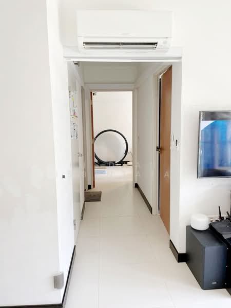 868C Tampines Avenue 8, 868C Tampines Avenue 8, 2 Bedrooms, 721 sqft, HDB Flat For Sale, by Risdian Isbintara, 500103493 - Walk way - PropertyGuru.com.sg